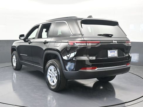 Used 2025 Jeep Grand Cherokee Laredo image 4