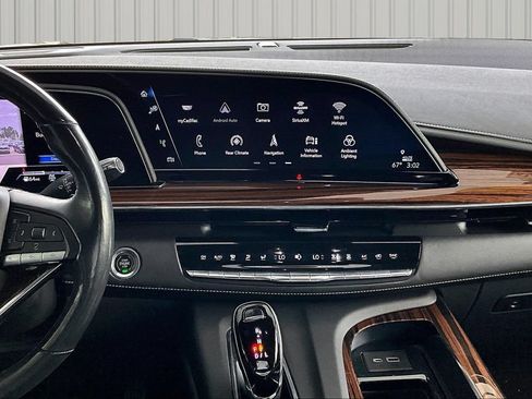 Used 2022 Cadillac Escalade Luxury AWD/4WD image 3