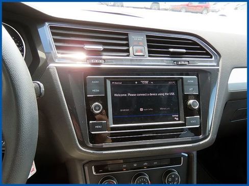 Used 2020 Volkswagen Tiguan S image 15