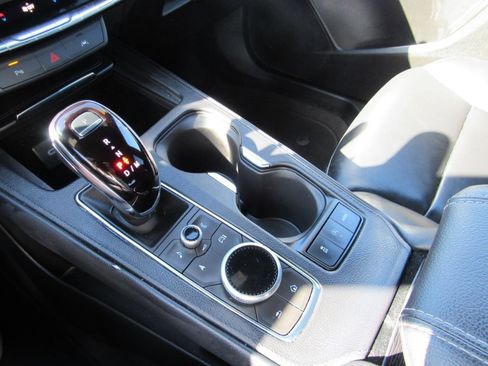 Used 2024 Cadillac XT4 Premium Luxury image 7