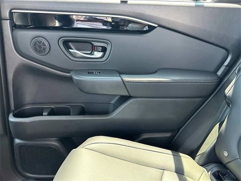 New 2025 Honda Pilot Touring image 15