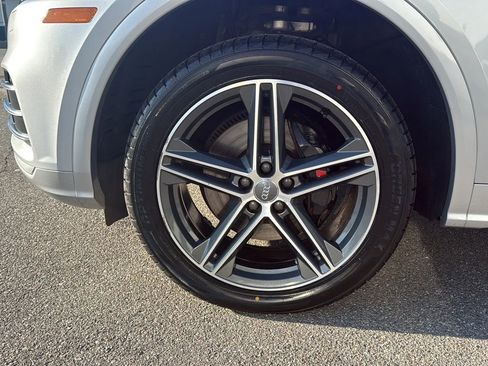 Used 2018 Audi SQ5 Prestige w/ Prestige Package image 17