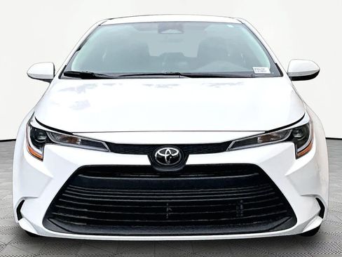 Certified 2025 Toyota Corolla LE FWD image 4