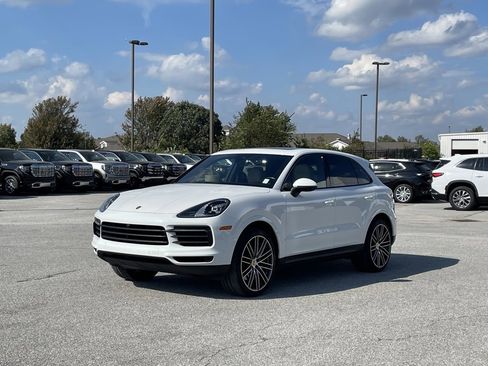 Used 2023 Porsche Cayenne Platinum Edition image 3