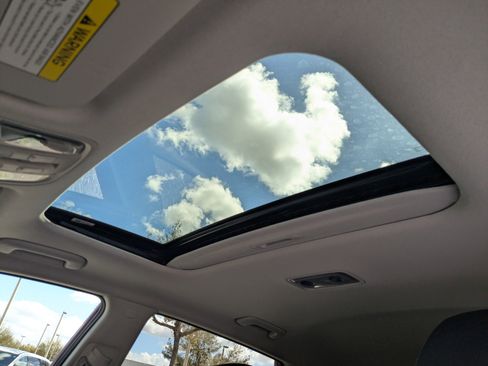 Used 2022 Kia Niro EX Premium image 19