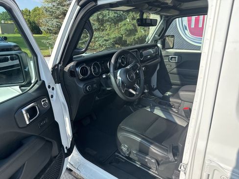Used 2023 Jeep Wrangler Altitude image 23