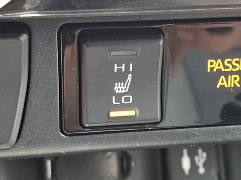 Used 2019 Toyota RAV4 XLE Premium w/ Cold Weather Package AWD/4WD image 24