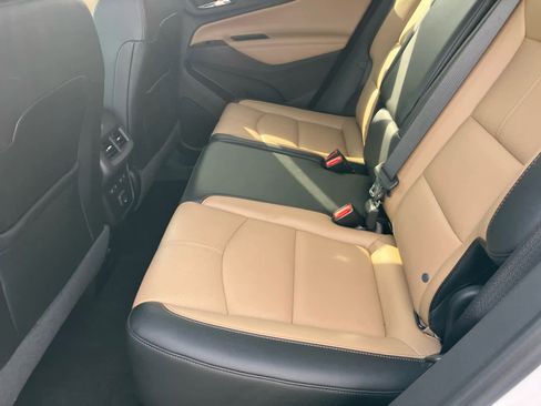 Used 2023 Chevrolet Equinox Premier AWD/4WD image 8