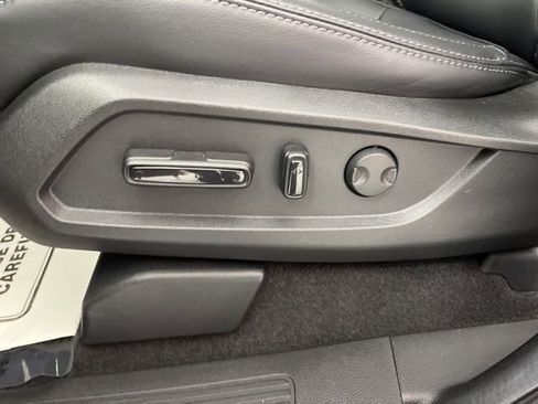 Used 2025 Honda Pilot Touring image 29
