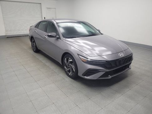 Used 2025 Hyundai Elantra Sport FWD image 11