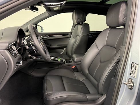 Certified 2026 Porsche Macan AWD/4WD image 5