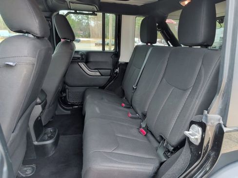 Used 2018 Jeep Wrangler Unlimited Sport S AWD/4WD image 30
