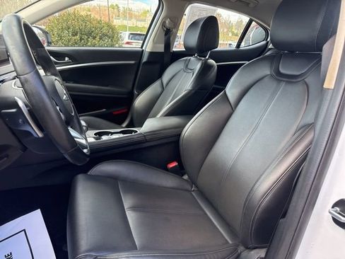 Used 2023 Genesis G70 2.0T image 25