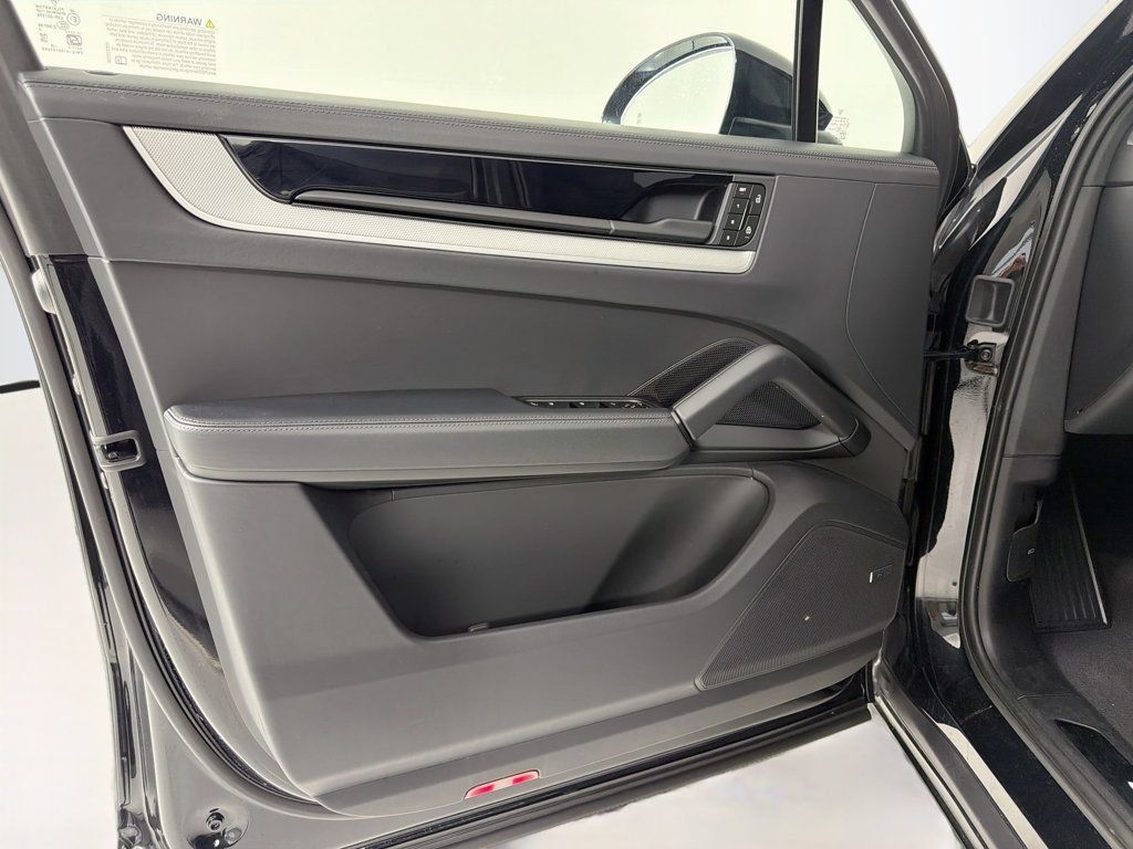 Certified 2026 Porsche Cayenne S AWD/4WD image 11