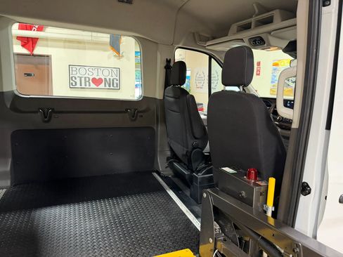 Used 2020 Ford Transit 150 XLT AWD/4WD image 43