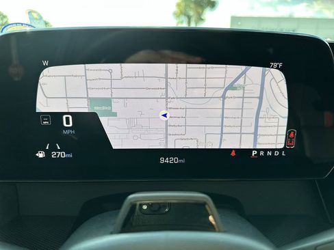 Used 2025 Chevrolet Traverse RS image 21