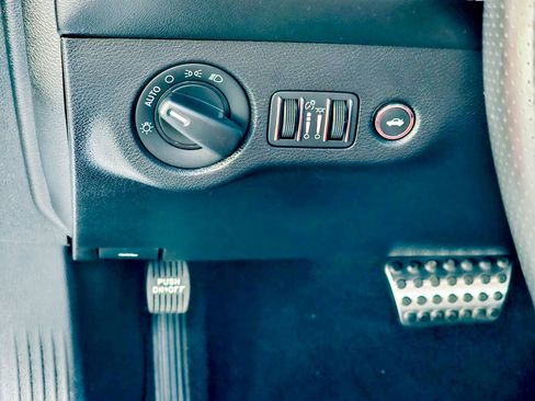 Used 2020 Dodge Challenger SRT Hellcat Redeye image 25