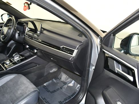 Used 2024 Mitsubishi Outlander SE Black Edition image 39