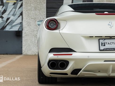 Used 2019 Ferrari Portofino RWD image 14