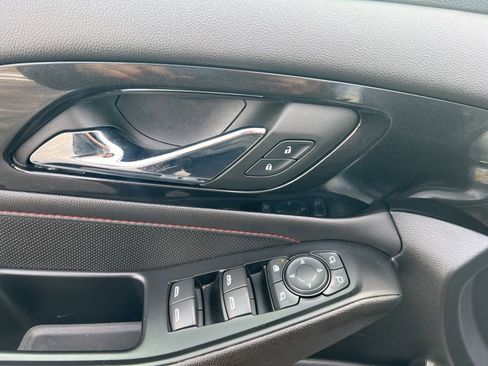 Used 2023 Chevrolet Traverse RS image 8