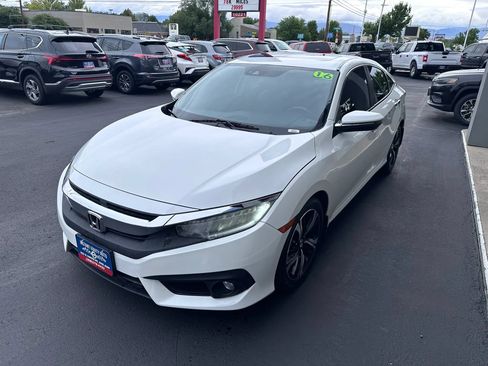 Used 2016 Honda Civic Touring image 4