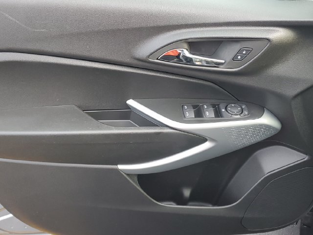 Certified 2026 Chevrolet Trax RS FWD image 13