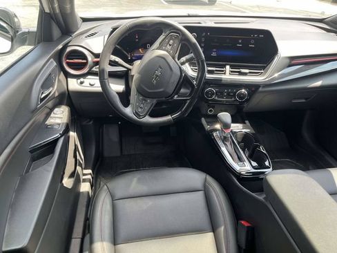 Used 2025 Chevrolet Trax RS w/ Sunroof Package FWD image 15