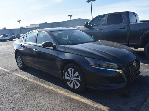 Used 2025 Nissan Altima 2.5 S image 2