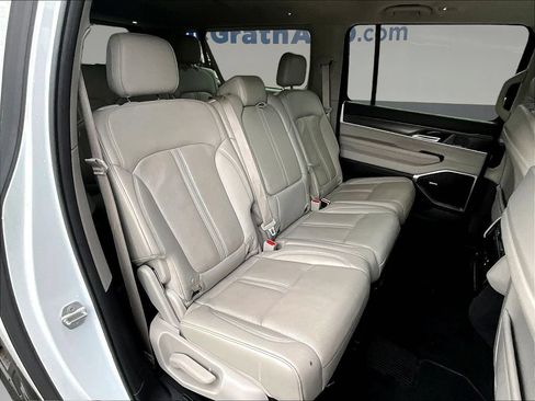 Used 2024 Jeep Wagoneer L Series III w/ Flexible Seating Group AWD/4WD image 29