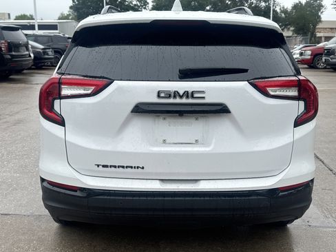 Used 2024 GMC Terrain SLE w/ Driver Convenience Package FWD image 12