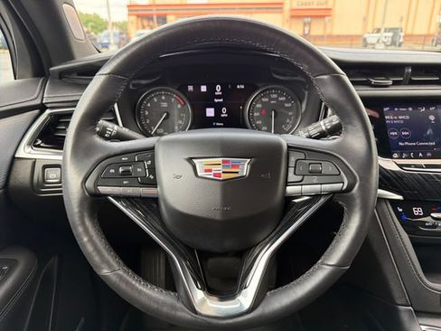 Used 2024 Cadillac XT6 Premium Luxury w/ Technology Package AWD/4WD image 17