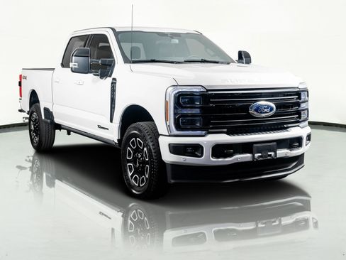 Used 2025 Ford F250 Platinum image 1