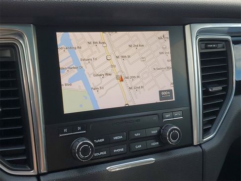 Used 2017 Porsche Macan image 26