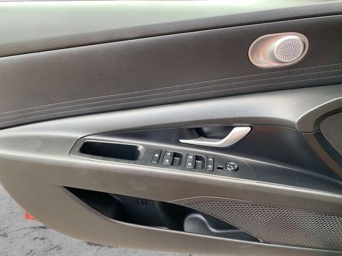 Used 2024 Hyundai Elantra SEL FWD image 17