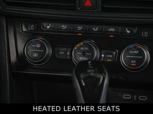 Used 2023 Volkswagen Jetta SE w/ Panoramic Sunroof Package FWD image 20