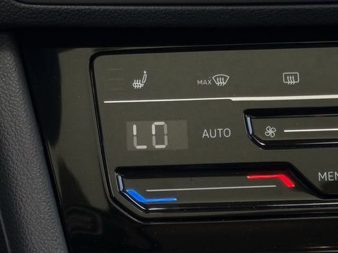 New 2026 Volkswagen Jetta SE FWD image 17