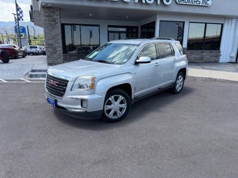 Used 2017 GMC Terrain SLE w/ Convenience Package FWD image 2