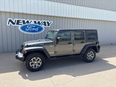 Used 2017 Jeep Wrangler Unlimited Rubicon w/ Max Tow Package AWD/4WD image 1