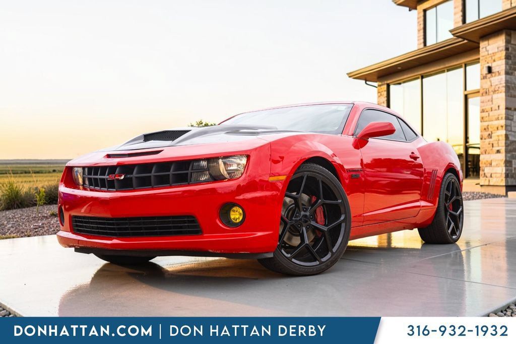 Used 2010 Chevrolet Camaro SS w/ White Stripe Package RWD image 1