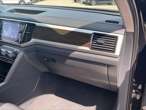 Used 2023 Volkswagen Atlas SE w/ Panoramic Sunroof Package AWD/4WD image 12