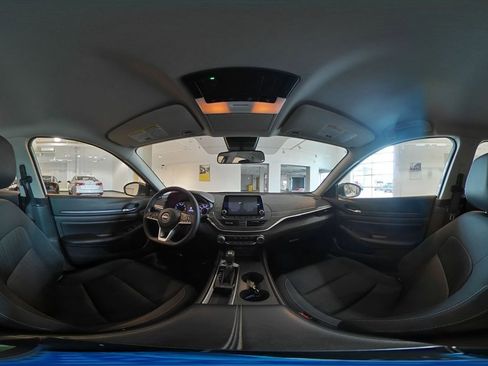 Used 2025 Nissan Altima 2.5 SV FWD image 41
