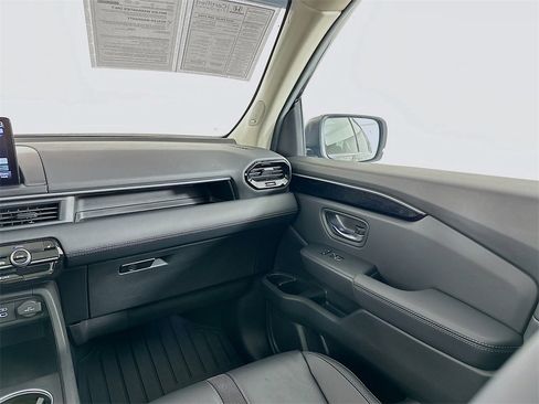 Certified 2025 Honda Pilot Touring image 25