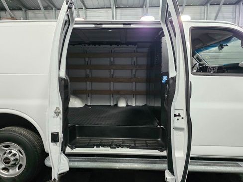 Used 2023 GMC Savana 2500 w/ Driver Convenience Package image 10