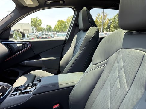 Used 2025 BMW X3 xDrive30i w/ Convenience Package image 15