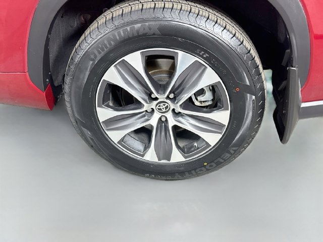 Used 2023 Toyota Highlander XLE AWD/4WD image 32