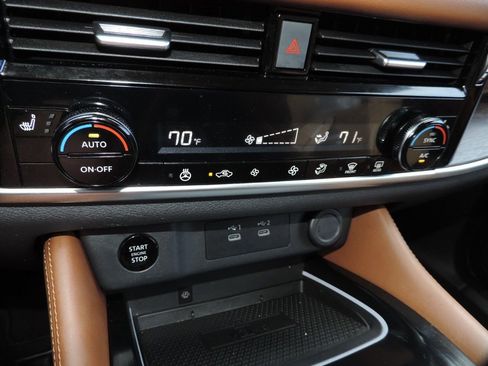 Used 2024 Nissan Rogue Platinum image 23