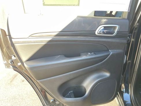 Used 2021 Jeep Grand Cherokee Limited AWD/4WD image 30
