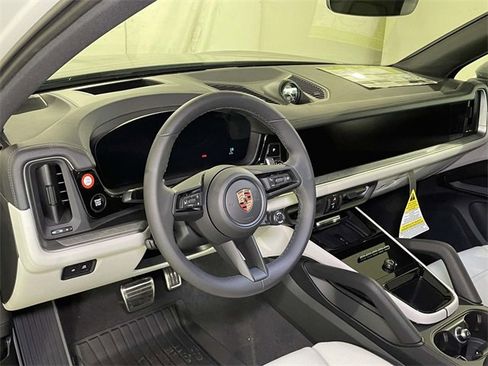 New 2026 Porsche Cayenne S image 4
