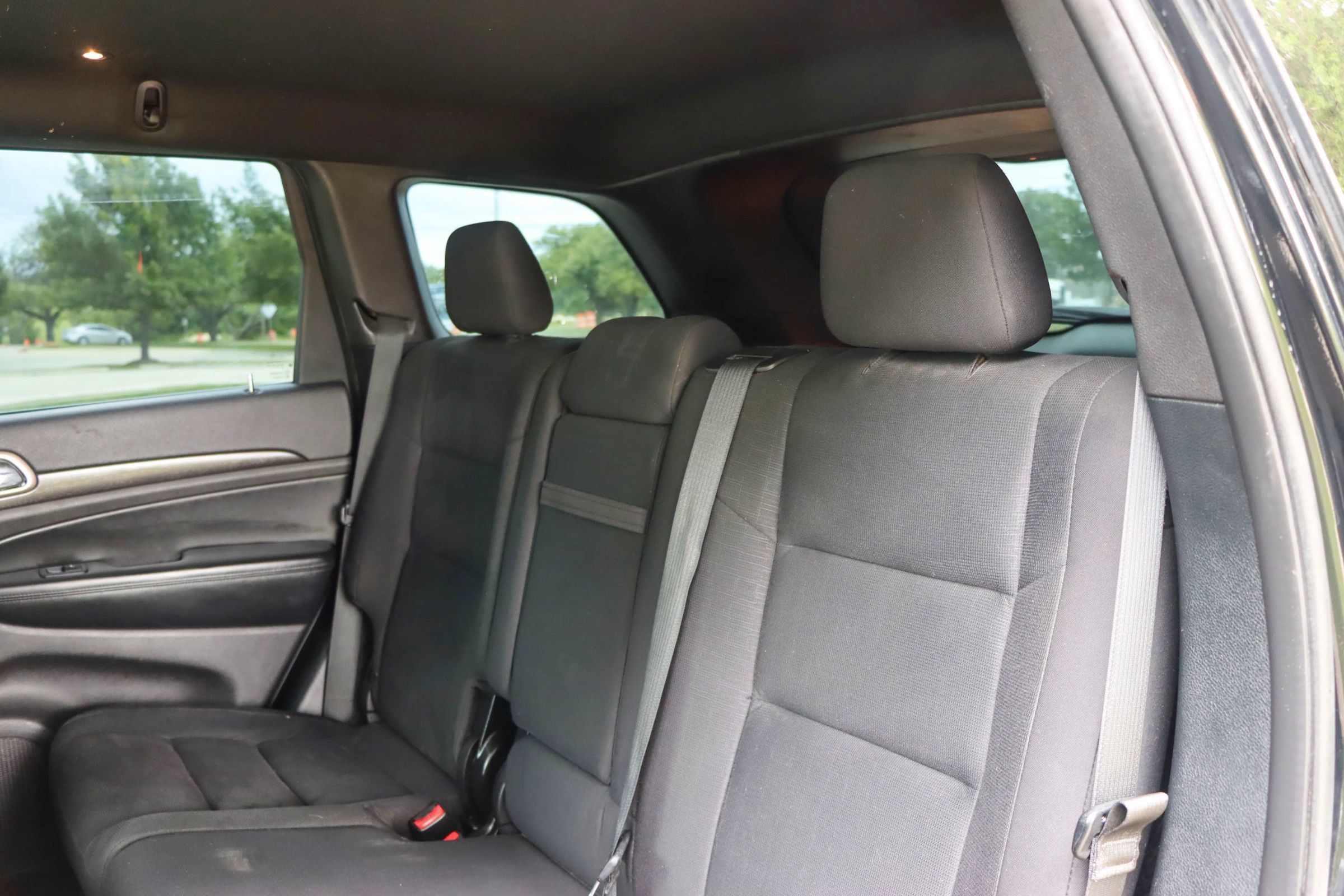 Used 2017 Jeep Grand Cherokee Laredo RWD image 16