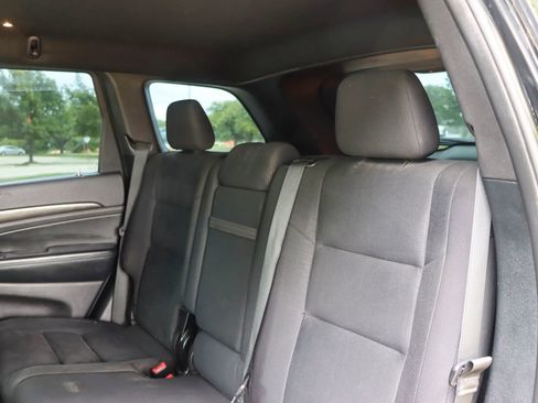 Used 2017 Jeep Grand Cherokee Laredo RWD image 16